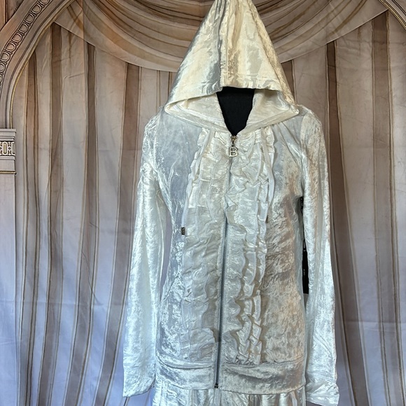 BCBG MAXAZRIA White Velvet Jogging set.  Ruffle front very elegant look. - Picture 4 of 7